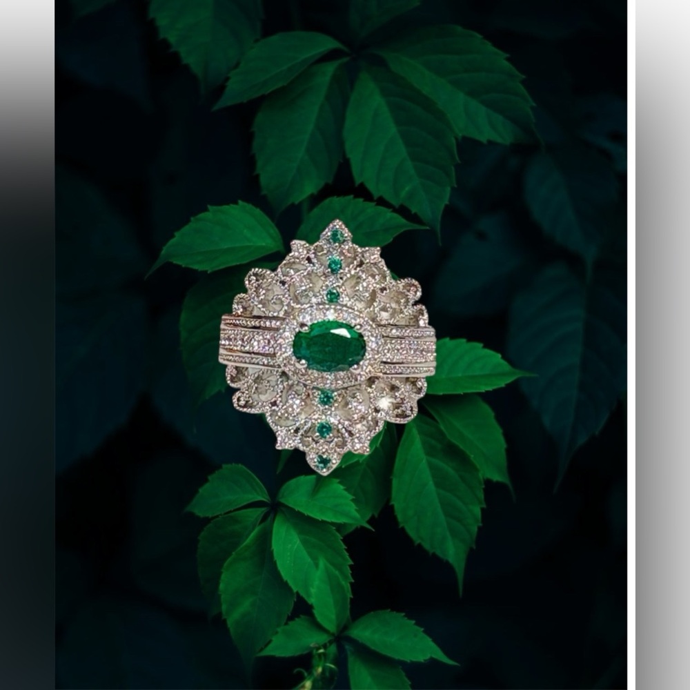 Elegant Silver and Green Gemstone Ring